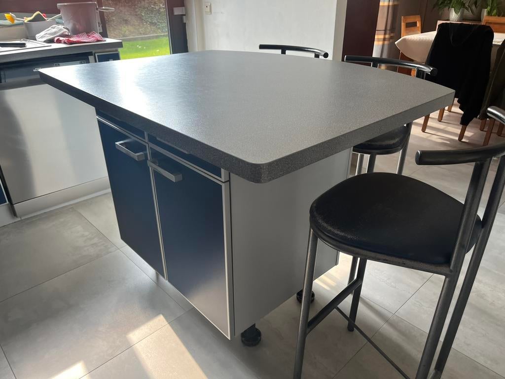 Îlot central avec armoires et tiroirs, Enlèvement, Utilisé