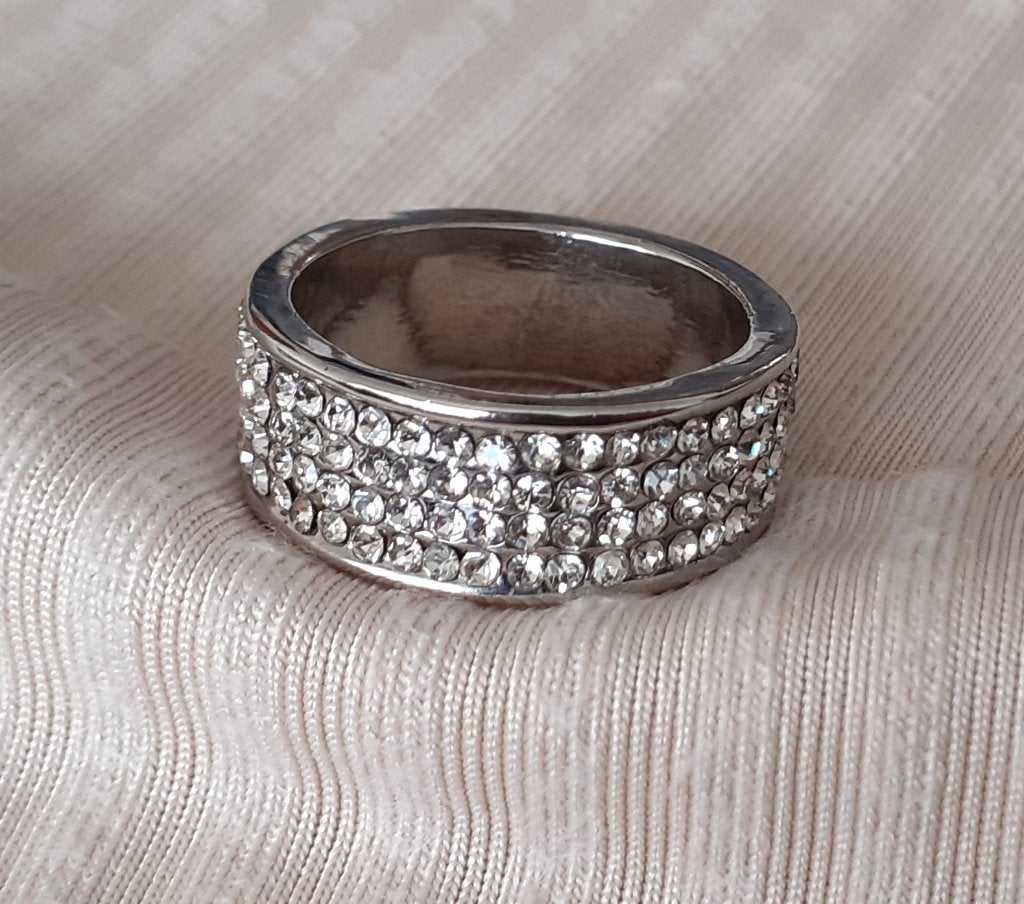 Damesring eternity breed met 4 rijen strass, Neuf, Fer ou Acier, Argent, 20 ou plus grands