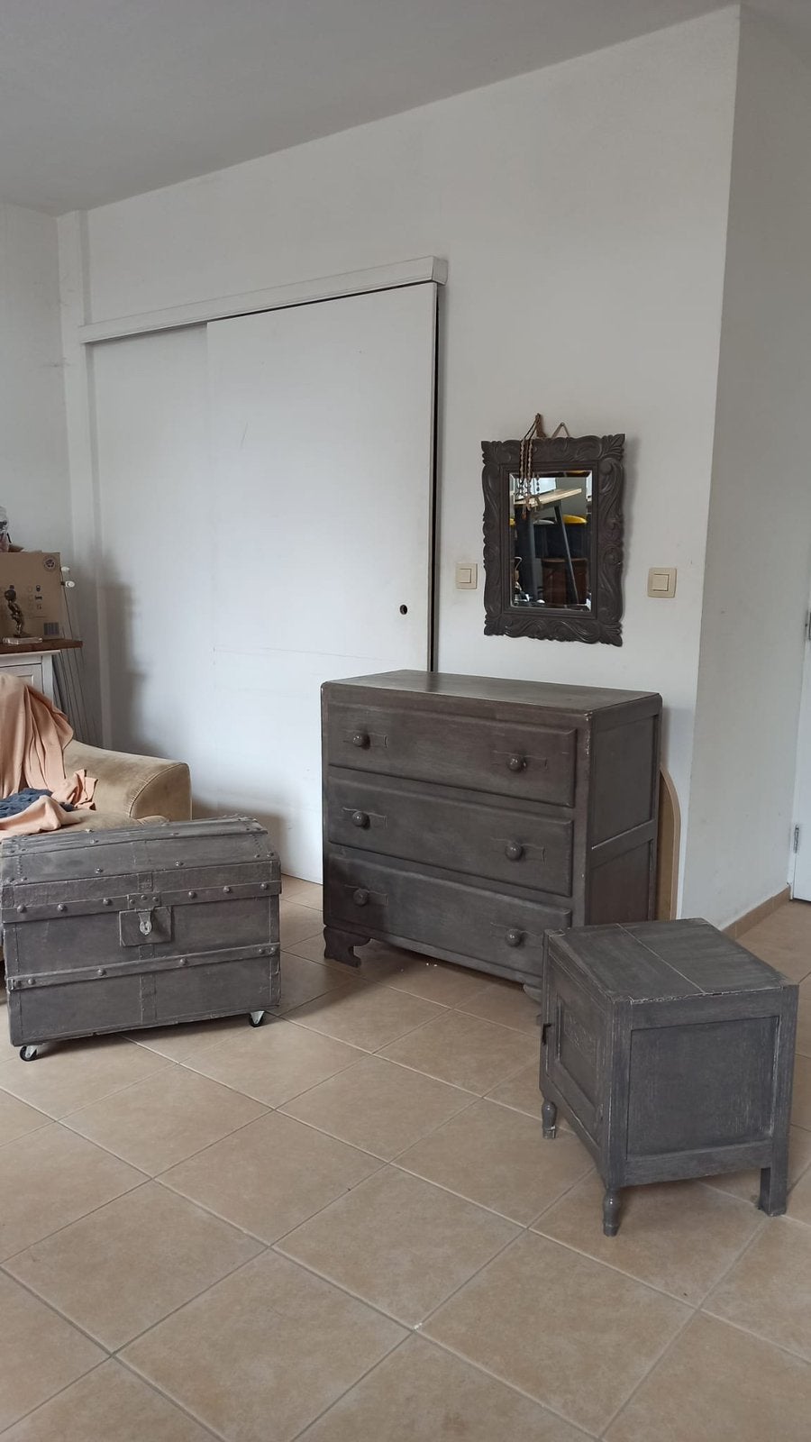 Ensemble de meubles : commode, malle, table basse et miroir, Maison & Meubles, Enlèvement