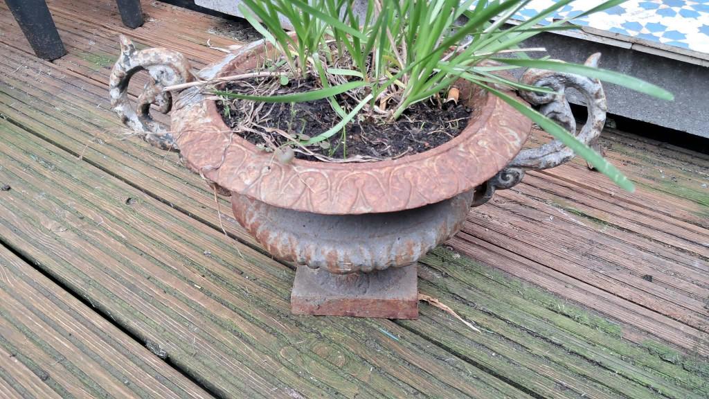 Jardinière ancienne en fonte décorative avec poignées, Enlèvement, Utilisé