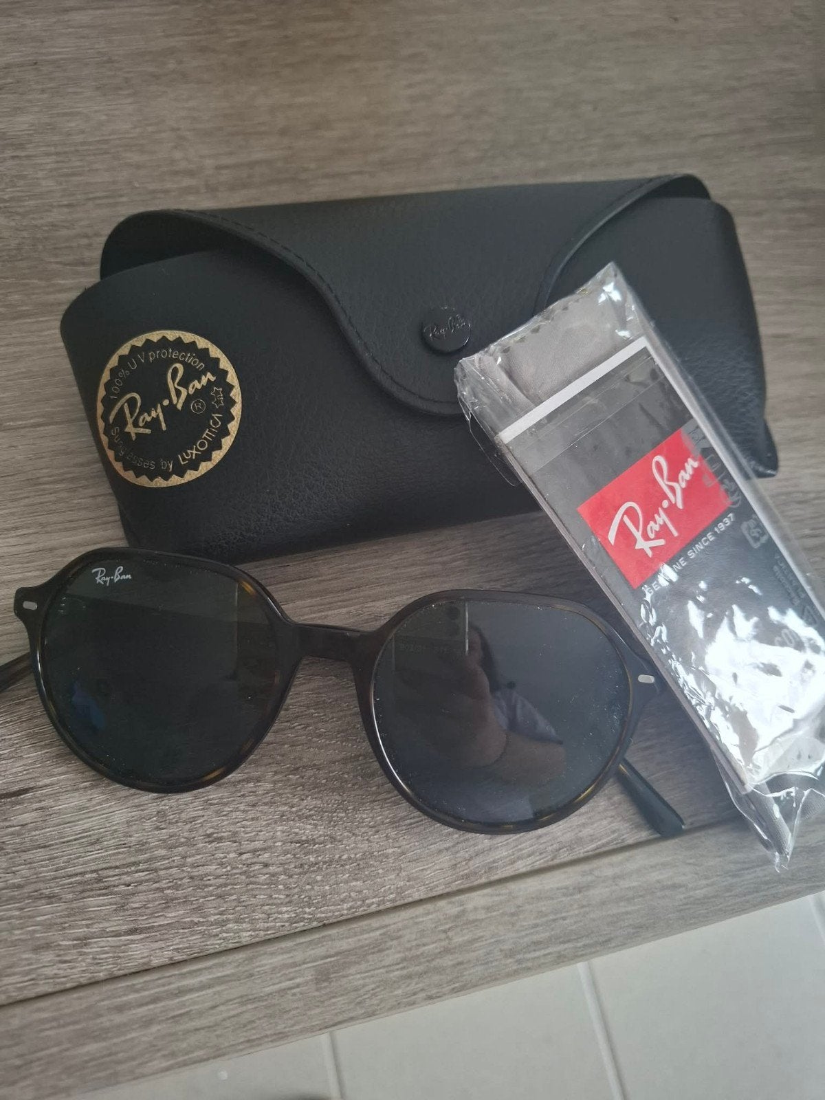 Lunette Ray ban femme avec étui, Enlèvement ou Envoi