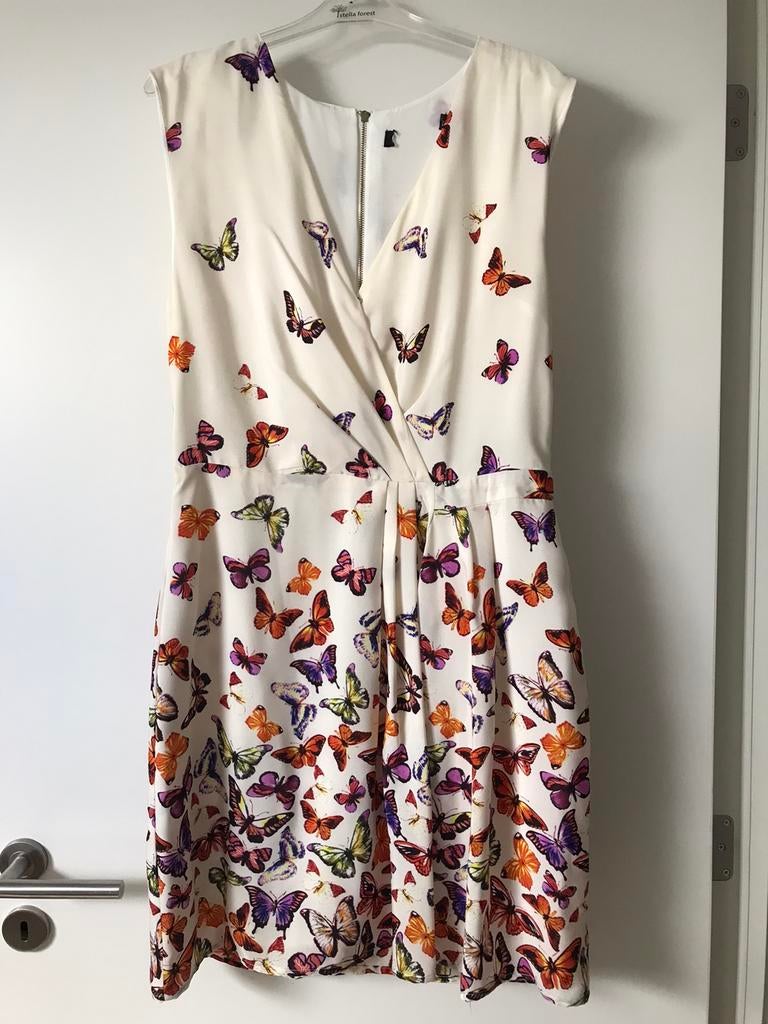 Robe blanche avec Papillons multicolores Asos, Vêtements | Femmes, Robes, Asos, Comme neuf, Blanc