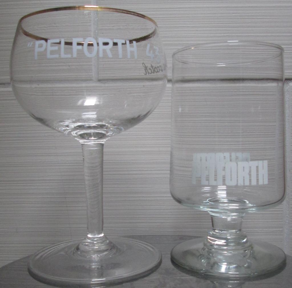 2 mooie verschillende Pelforth-glazen, Verzamelen, Ophalen of Verzenden, Gebruikt, Glas of Glazen, Overige merken