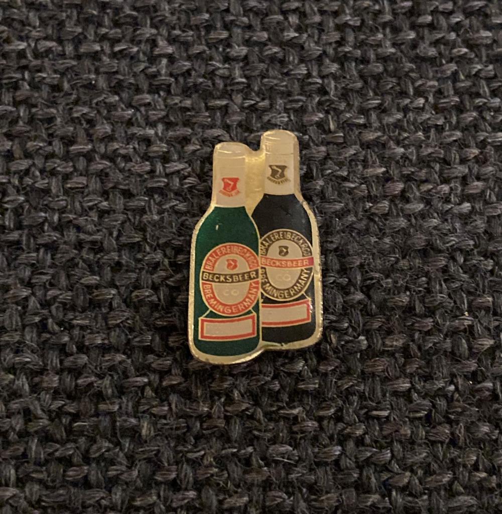 PIN - BECKSBEER - BIER - BIÈRE - BEER, Envoi, Utilisé, Marque, Insigne ou Pin's