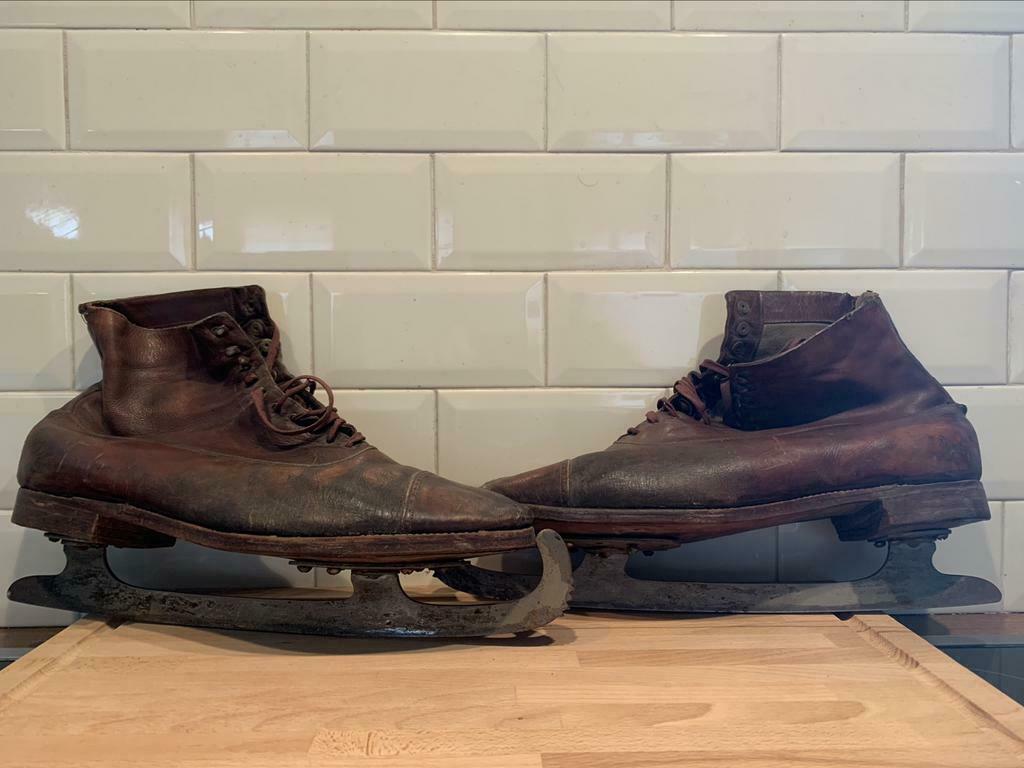 Patin à glace vintage en cuir