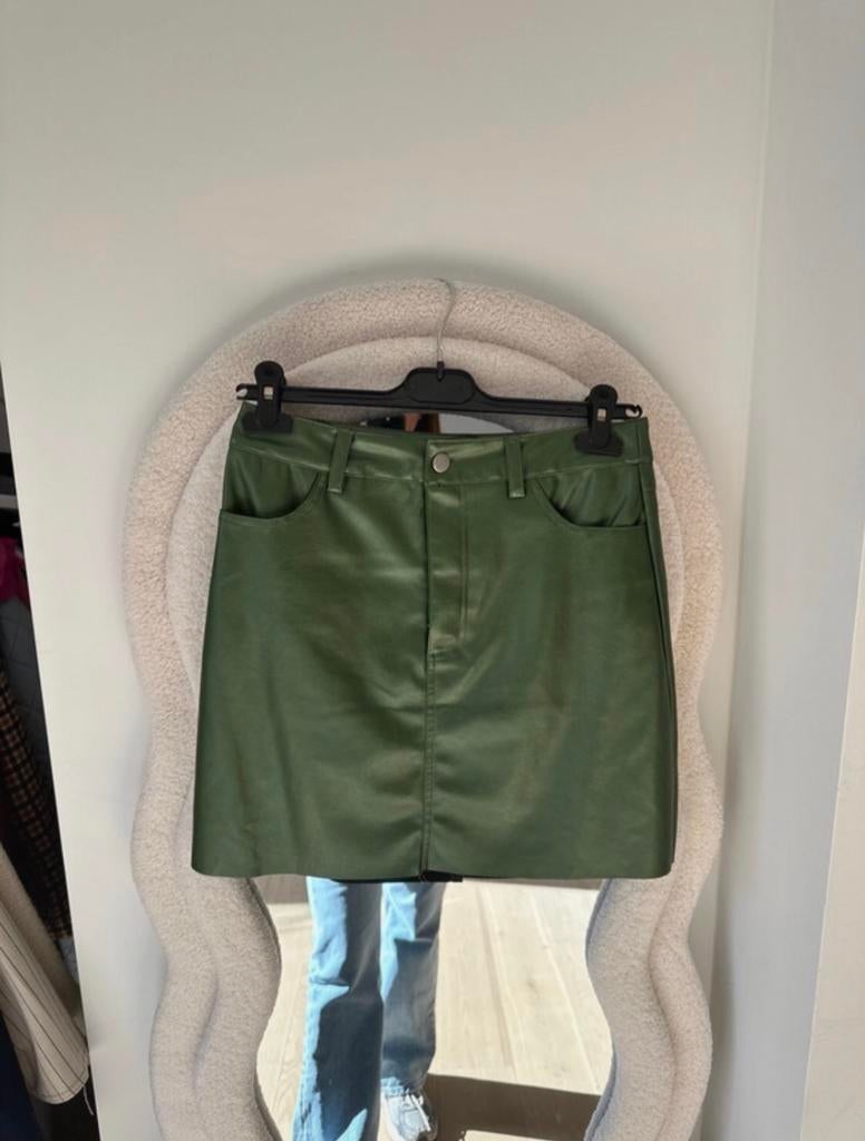 Groene rok Na-kd maat 36 lederlook, Ophalen of Verzenden, Nieuw, Maat 36 (S)