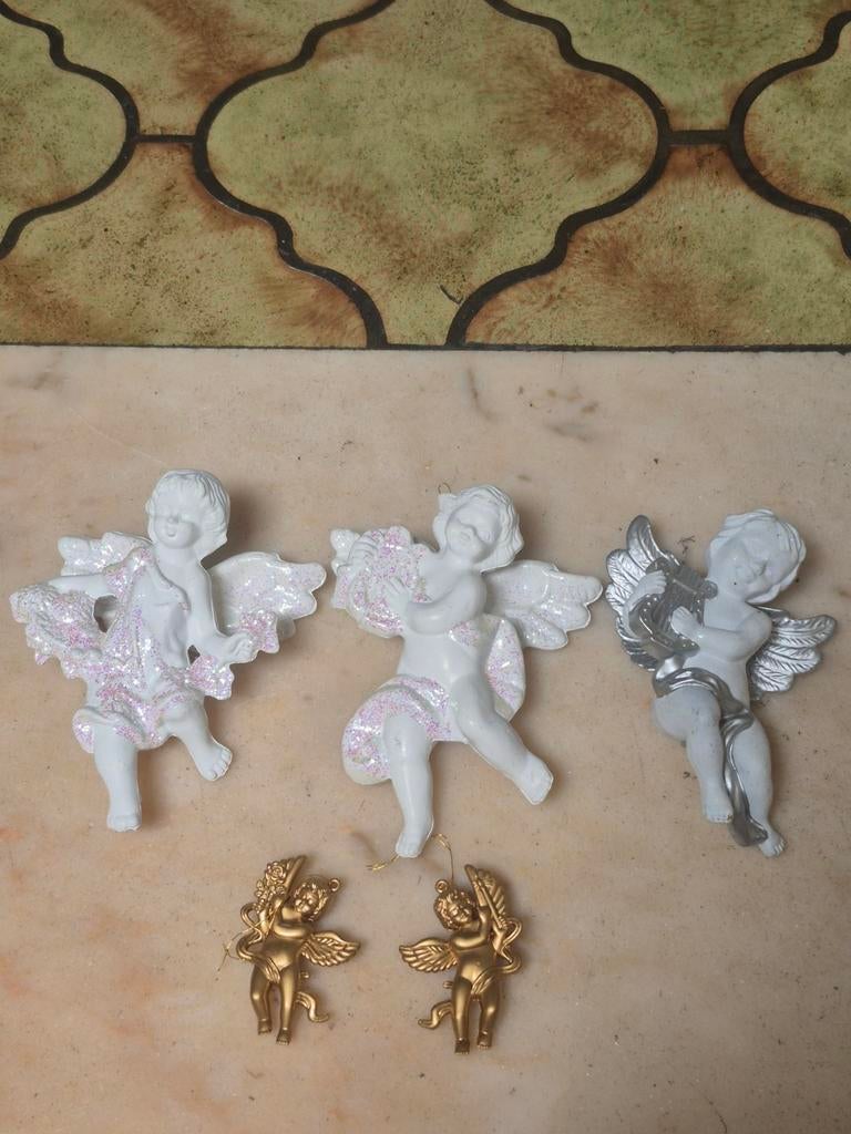 Set van 5 plastic engeltjes (om op te hangen) in zeer goede, Ophalen