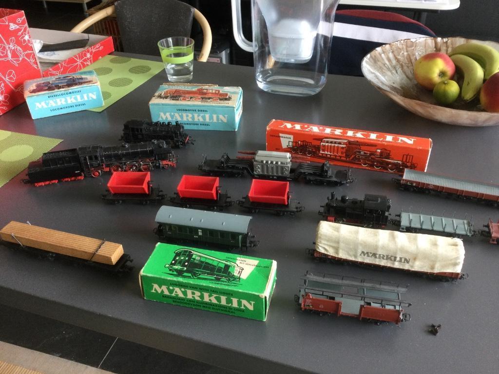 Marklin sporen wissels loc wagons, Hobby en Vrije tijd, Wisselstroom, Treinset, Ophalen of Verzenden, Zo goed als nieuw