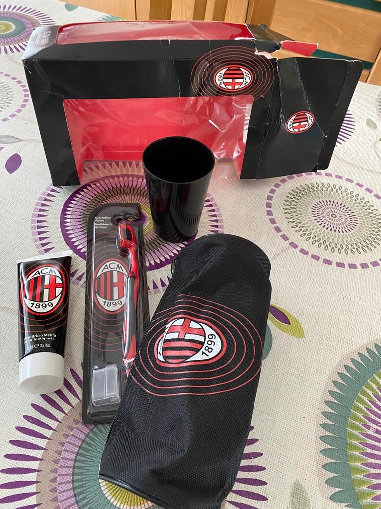 AcMilan coffret cadeau hygiene + trousse, Enlèvement ou Envoi