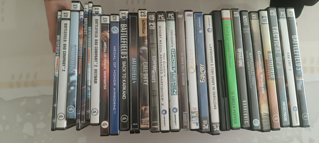 Te koop pc spelletjes  per stuk 1euro, Vêtements | Femmes, Ceintures, Enlèvement ou Envoi