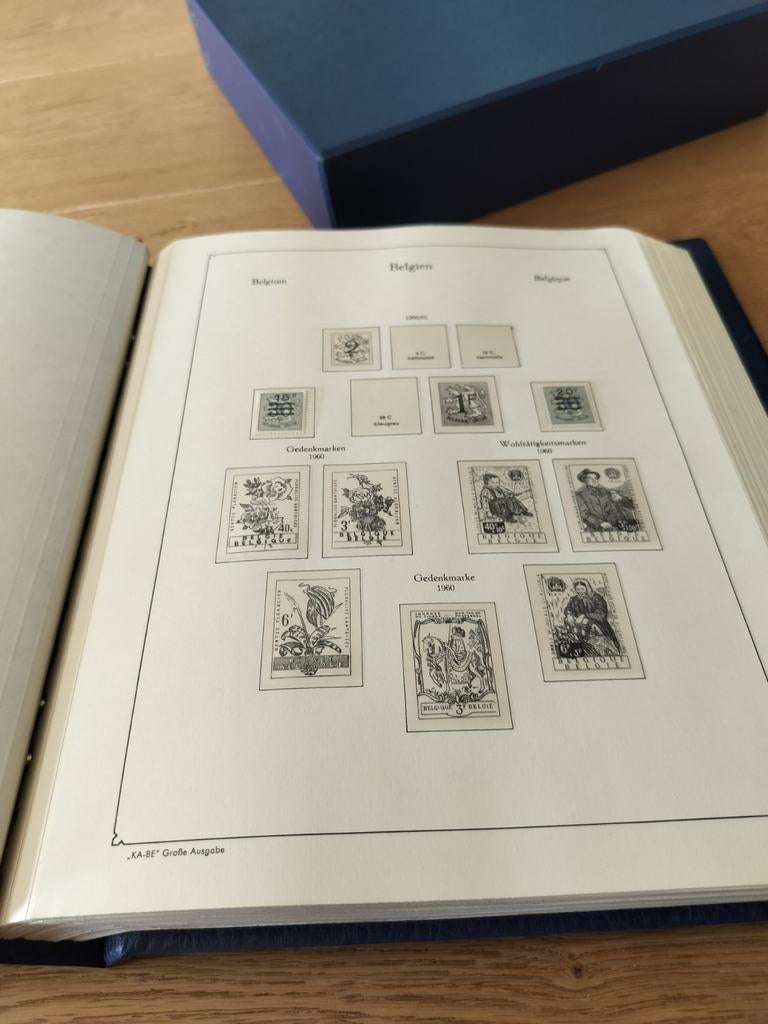 Mooi postzegelalbum Kabe Ausgabe 1960/1970 witte cristal, Postzegels en Munten, Postzegels | Toebehoren, Ophalen of Verzenden