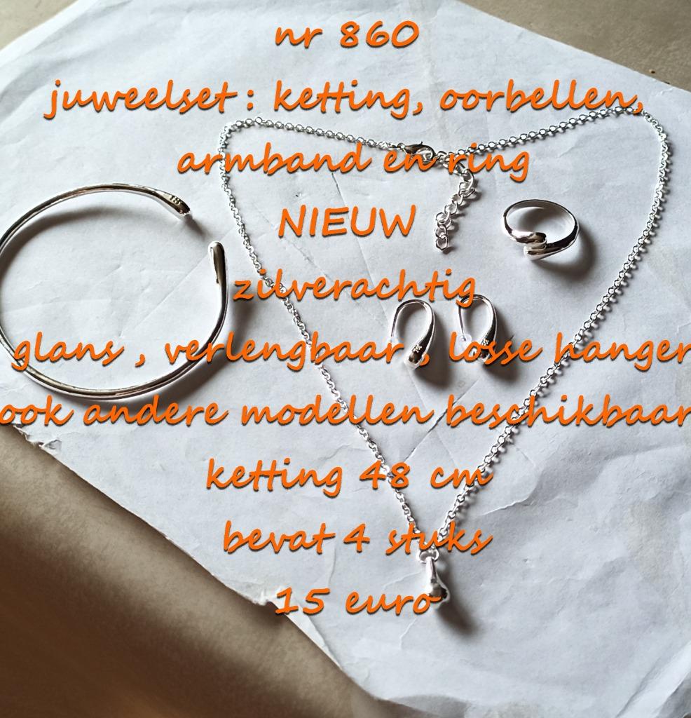 860. Parure : collier, boucles d'oreilles, bracelet, bague @, Neuf, Argent, Envoi, Avec strass