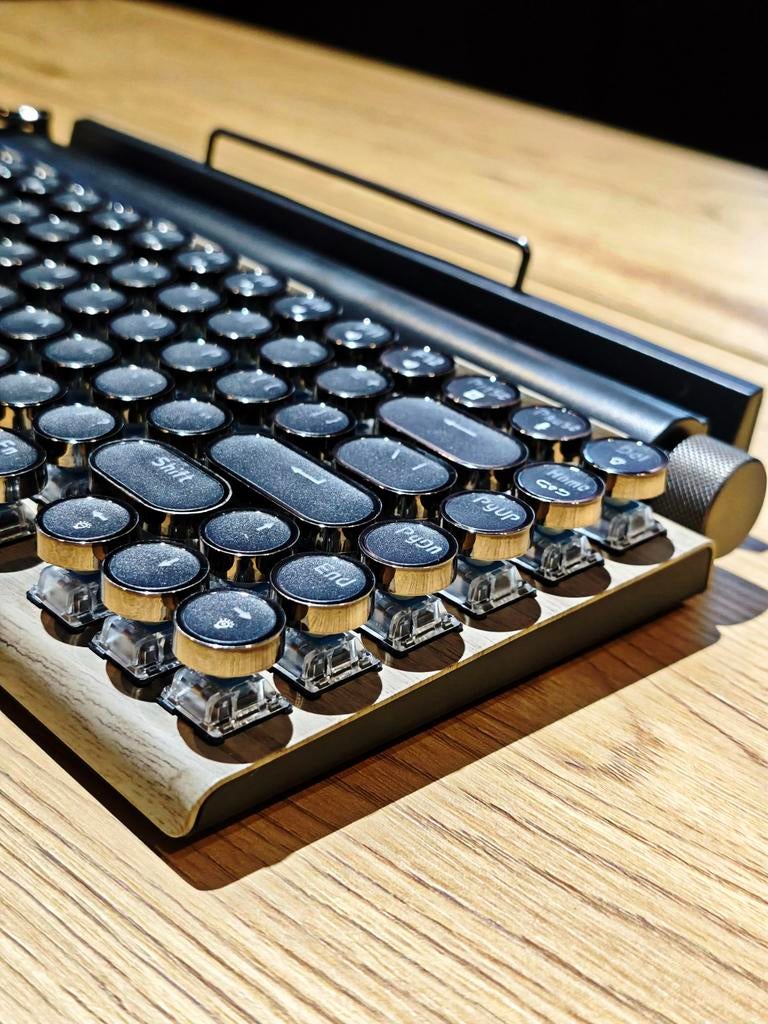 Design Typewriter wireless keyboard Retro Eames Wallnut €214, Nieuw, Ophalen of Verzenden, Draadloos, Qwerty