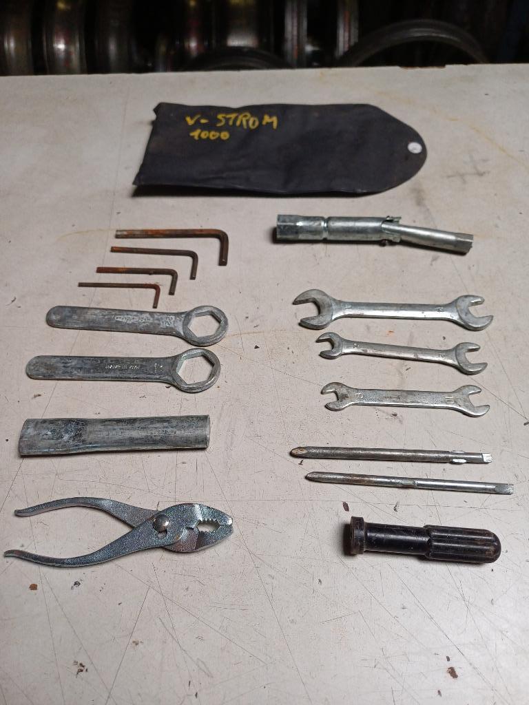 suzuki v strom 1000 toolkit, Enlèvement ou Envoi, Utilisé