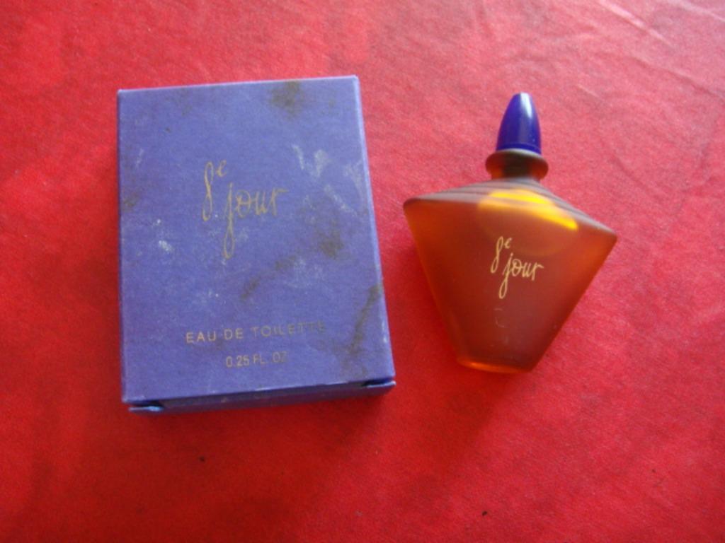 Collection Miniature de parfum 8ème jour. Ancienne, Collections, Enlèvement ou Envoi, Neuf, Autres types