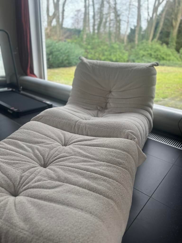 TOGO ligne roset Vintage Chair and Poef by Michel Ducaroy, Huis en Inrichting, Ophalen, Overige materialen, Wit, Zo goed als nieuw
