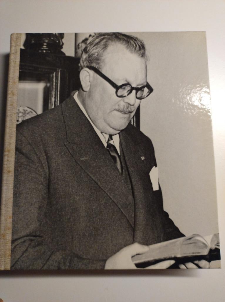Liber amicorum - Achiel van Acker - 1973, Boeken, Ophalen of Verzenden, Gelezen