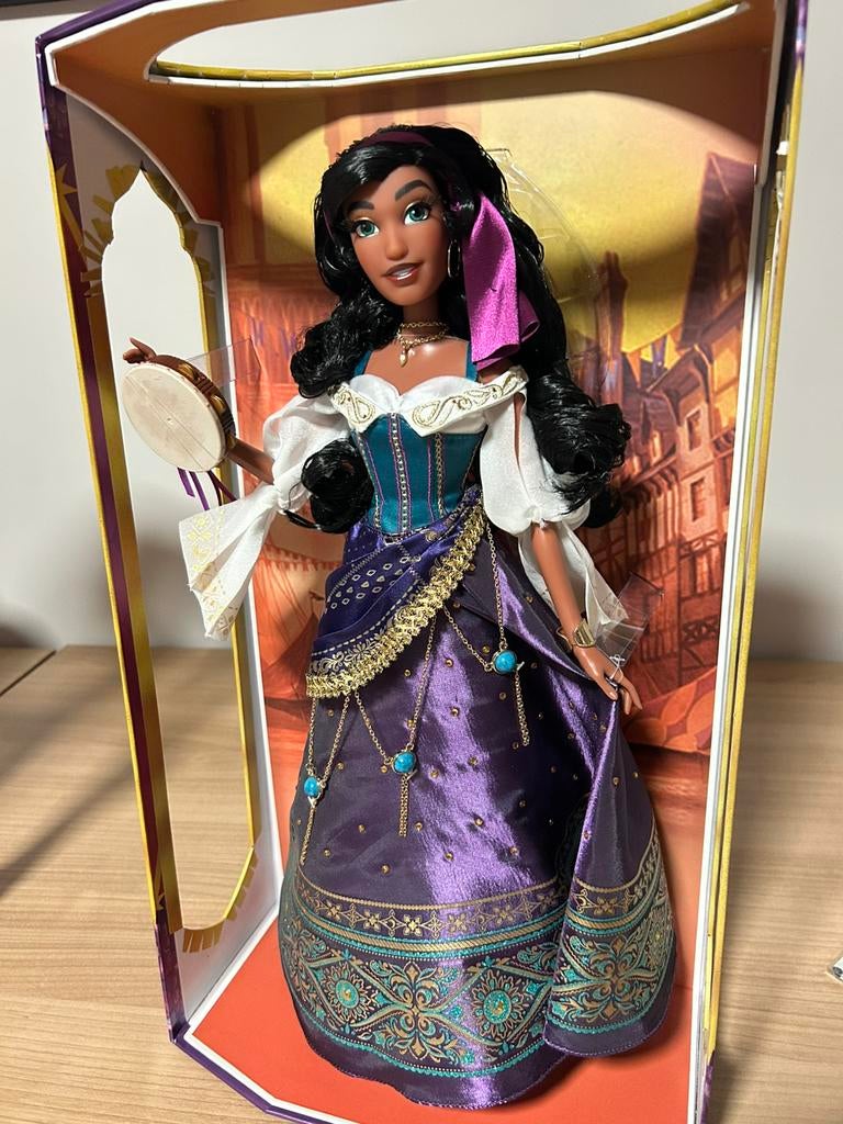 Disney limited Edition doll Esmeralda 17’’, Verzamelen, Poppen, Ophalen, Nieuw, Pop