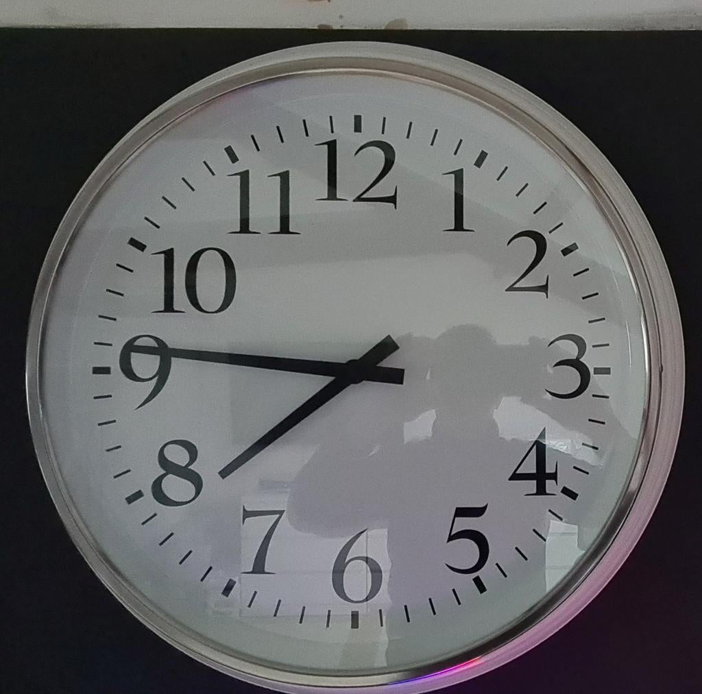 Wandhorloge groot, Ophalen, Wandklok