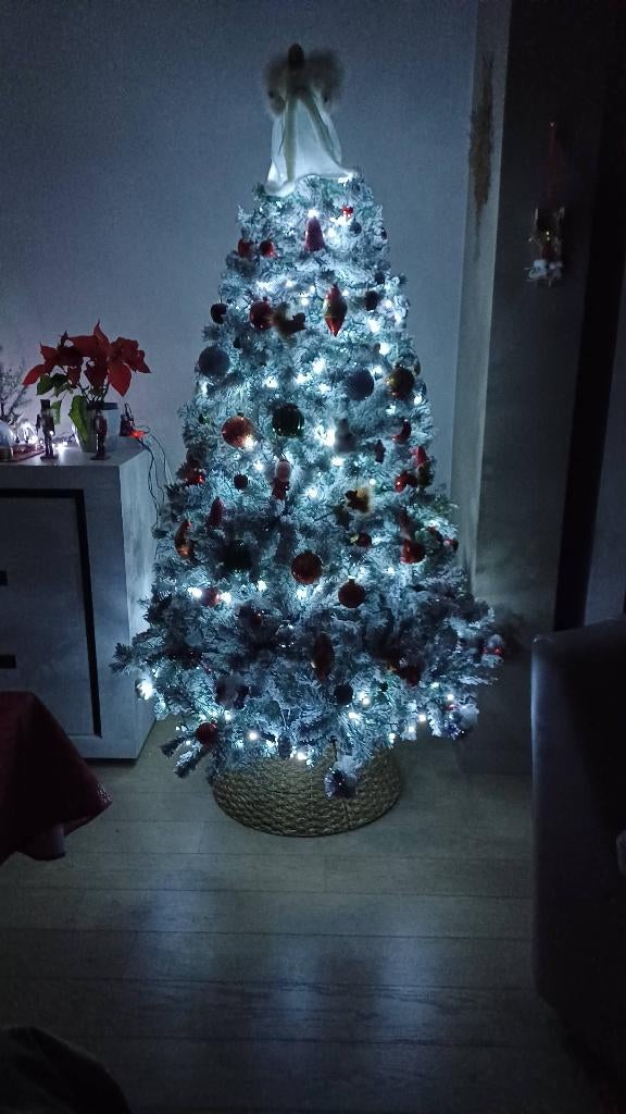 Magnifique sapin enneigé 180cm 550 branches, Enlèvement, Comme neuf