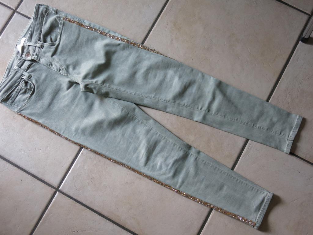 Een groene broek met diamantjes, maat 38, Kleding | Dames, Broeken en Pantalons, Ophalen, Maat 38/40 (M), Groen