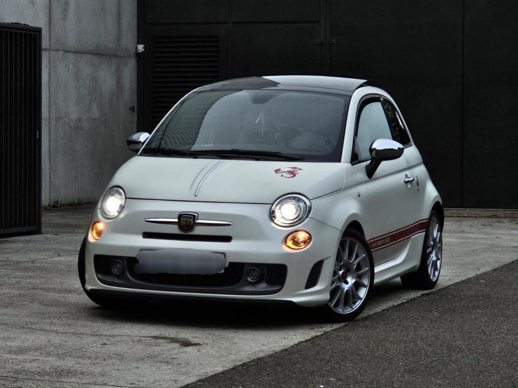 Abarth 595 50th anniversary 13/299 180pk bwjr 2014, Auto's, Abarth, Automaat, Euro 5, Leder, Particulier