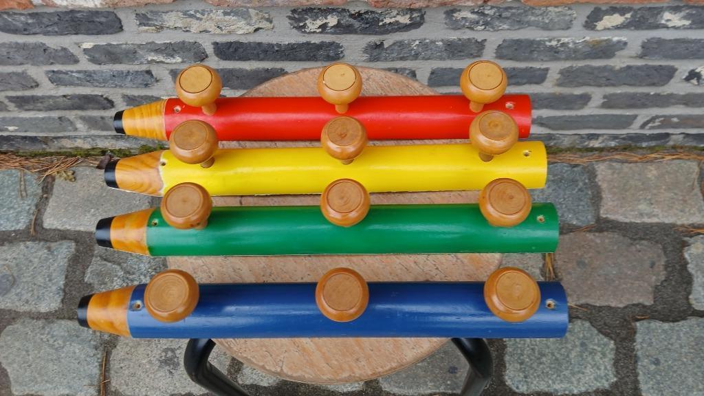 4 kinderkapstokken voor kleuterklas, Enlèvement