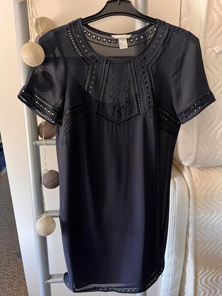 H&M blauwe jurk met broderie maat 34 met onderjurk, H&M, Blauw, Ophalen of Verzenden, Zo goed als nieuw