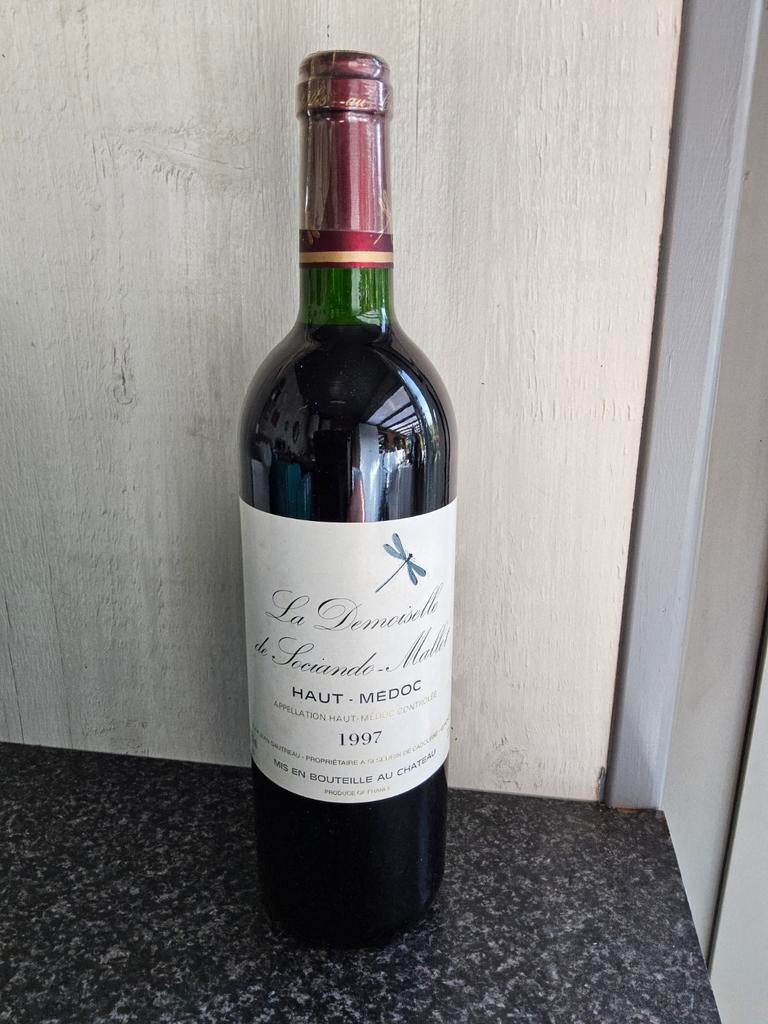 La demoiselle de Sociando Mallet 1997. vin rouge, Collections, Vins, Neuf, Enlèvement ou Envoi, Pleine, Vin rouge