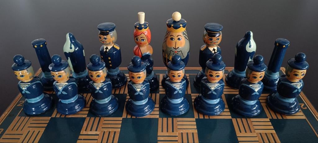Jeu d'échecs en bois vintage de la marine soviétique., Antiquités & Art, Enlèvement ou Envoi