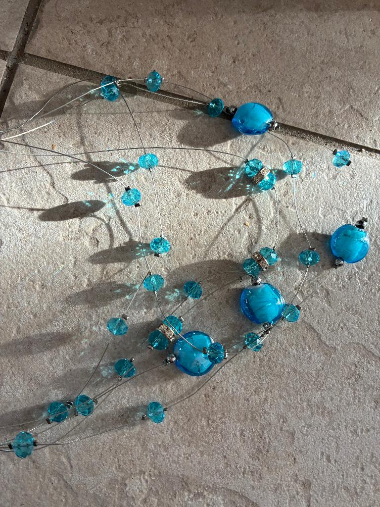 collier ajustable à perles bleues et argenté - peu porté, Bijoux, Sacs & Beauté, Colliers, Utilisé, Autres matériaux, Argent, Réglable
