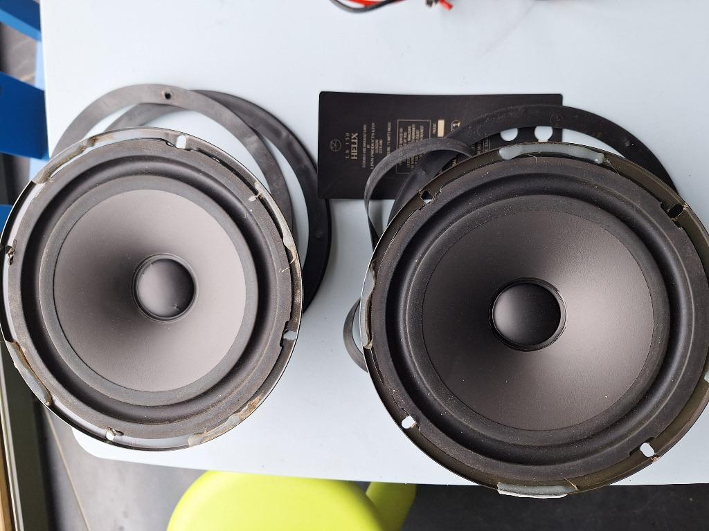 Linn luidsprekercomponenten, Ophalen, Gebruikt, Front, Rear of Stereo speakers