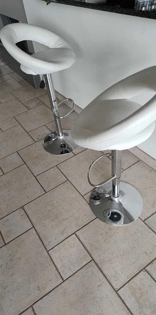 Chaises de bar - blanches, Enlèvement, Utilisé