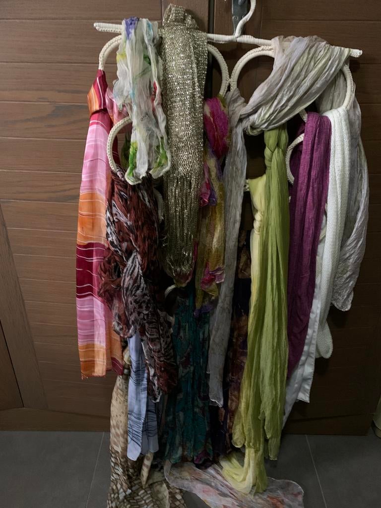 Sjaals - verschillende motieven - uit te kiezen €2 't stuk., Kleding | Dames, Ophalen, Zo goed als nieuw, Sjaal