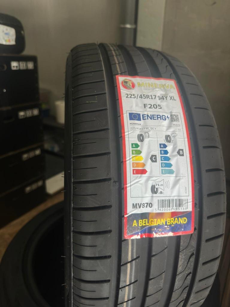 225 45 R17 94 Y XL MINERVA NIEUWE STUK PRIJS : 75€, Autos : Pièces & Accessoires, Autres pièces automobiles, Alfa Romeo, BMW, Citroën