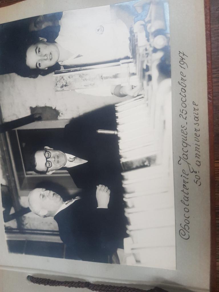 Album de photos anciennes des 50 ans du chocolatier Jacques, Collections, Enlèvement, Photo