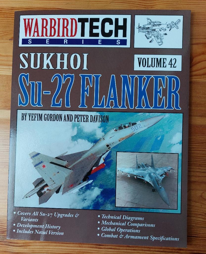 Sukhoi SU-27 Flanker Warbird tech series 42, Ophalen of Verzenden, Zo goed als nieuw, Boek of Tijdschrift