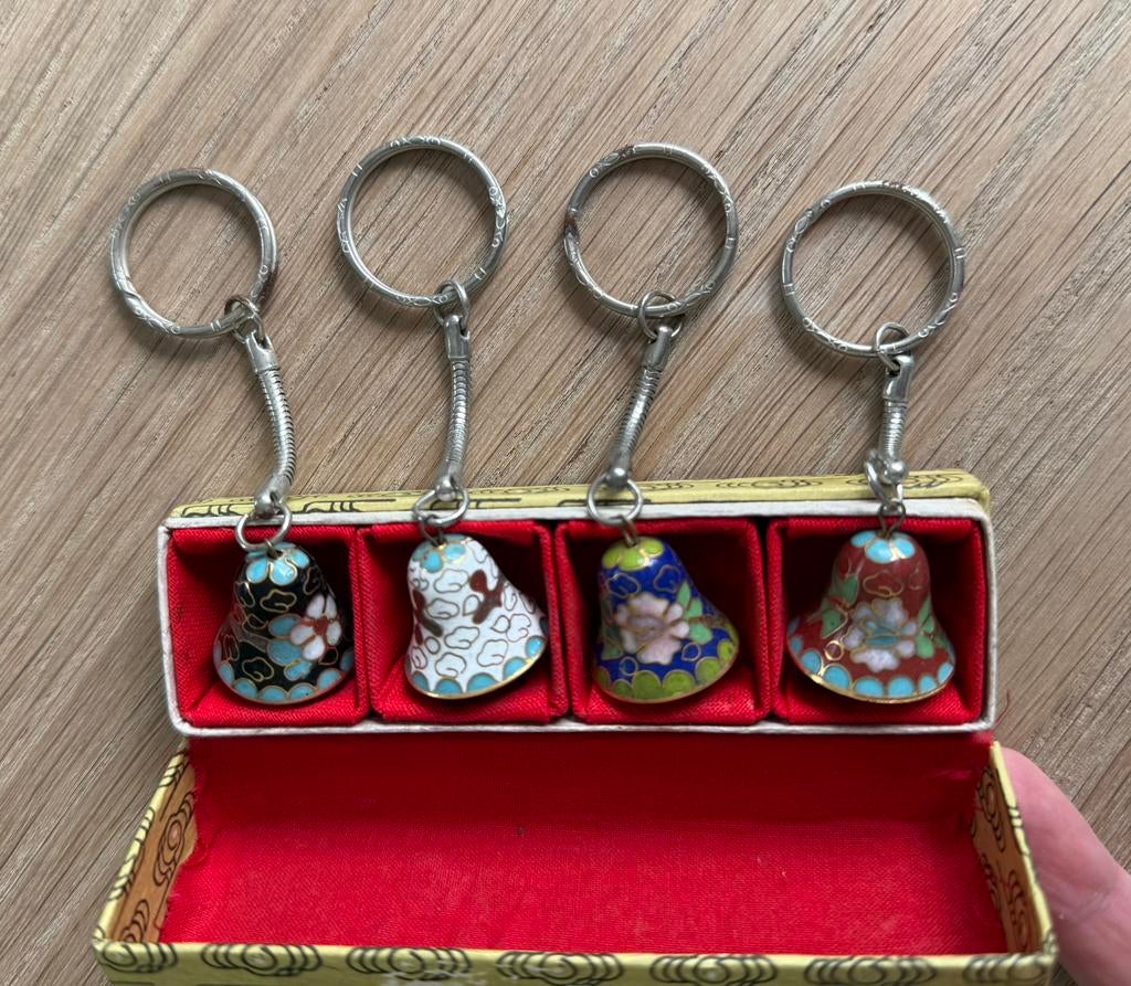 Lot de 4 porte-clés en forme de cloche, Enlèvement ou Envoi, Neuf, Autres types