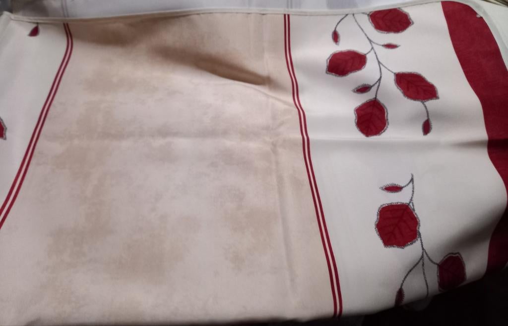 Superbe nappe rectangulaire anti tâche, Enlèvement, Comme neuf