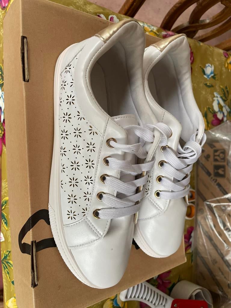 Nieuw vrouw sportschoenen 40, Ophalen of Verzenden, Nieuw