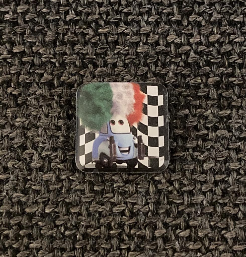 PIN - DISNEY - PIXAR - CARS, Verzamelen, Verzenden, Zo goed als nieuw, Figuurtje, Speldje of Pin
