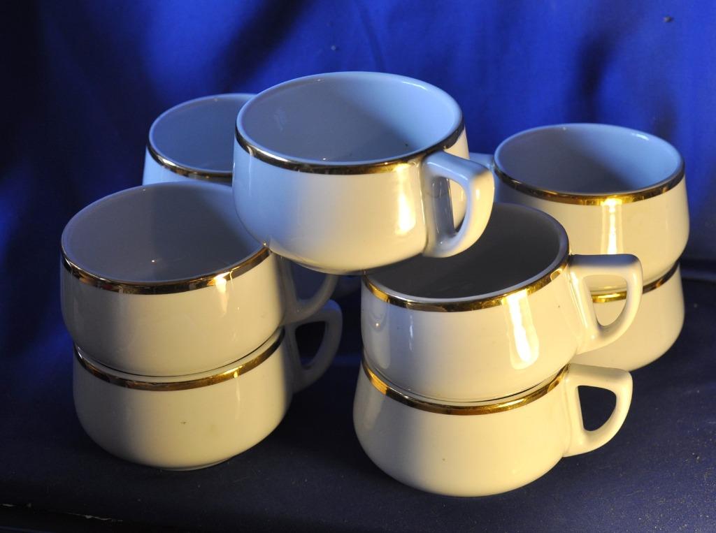 9 tasses a café porcelaine épaisse baudour, Enlèvement ou Envoi