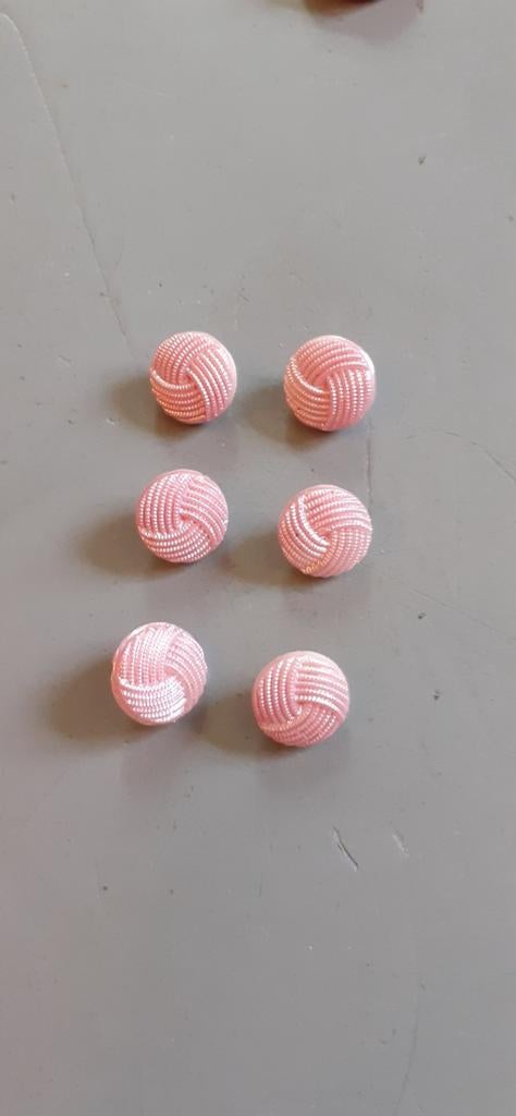 6 petits boutons rose, Ophalen of Verzenden, Zo goed als nieuw