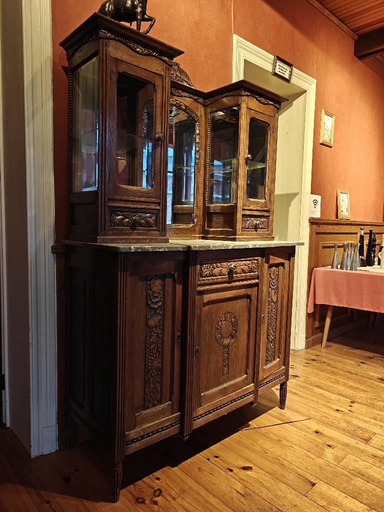 Antieke kast met houtsnijwerk, Antiquités & Art, Antiquités | Meubles | Armoires, Enlèvement
