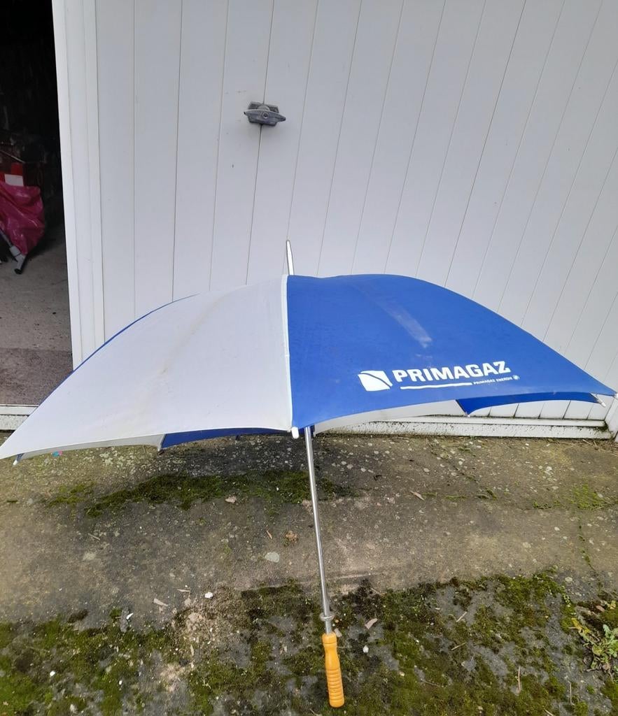 Grote paraplu  diameter 135 cm, Ophalen of Verzenden, Zo goed als nieuw, Blauw