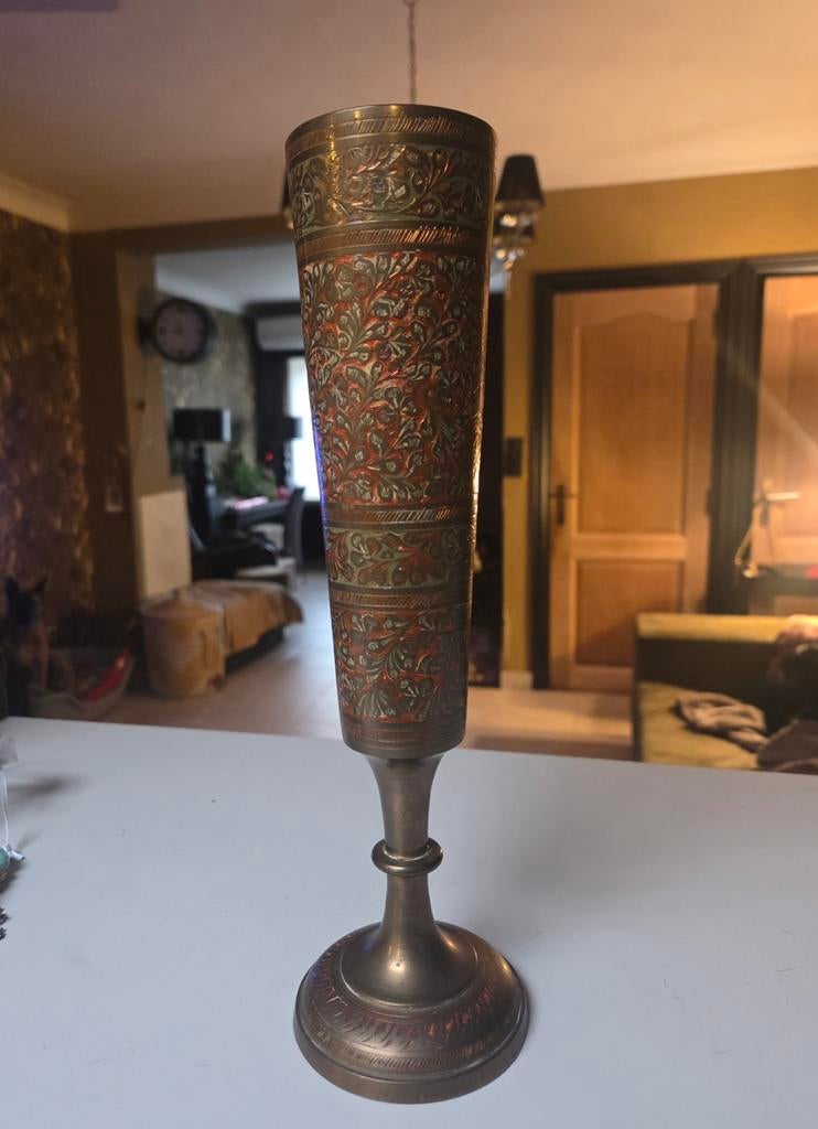 Vintage detail hand, geëtste koper vaas uit India, Ophalen of Verzenden