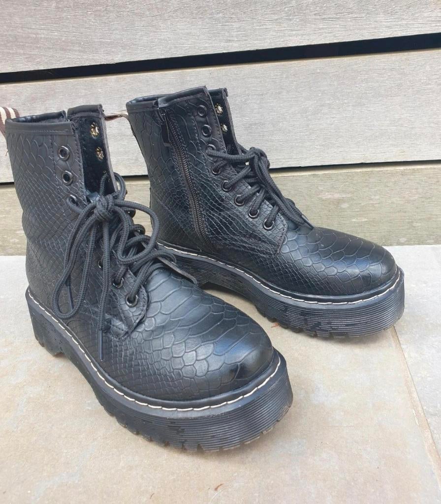 Boots style doc martens python 37 noir, Enlèvement ou Envoi, Comme neuf, Boots et Botinnes, Noir