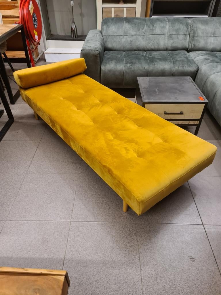 Nieuwe sofa chaise longue adore velvet okergeel 195x80cm€295, Huis en Inrichting, Zetels | Zetels en Chaises Longues, Nieuw, Eenpersoons