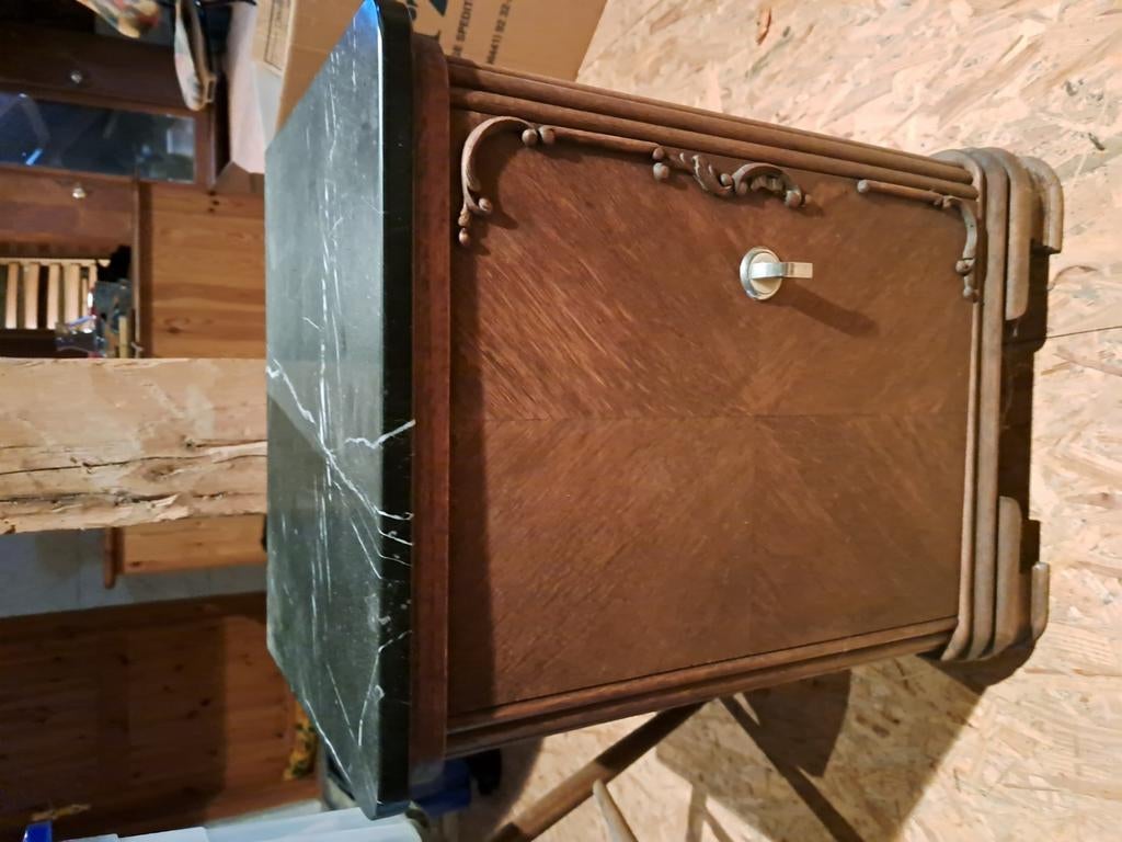 petite table de nuit, Enlèvement