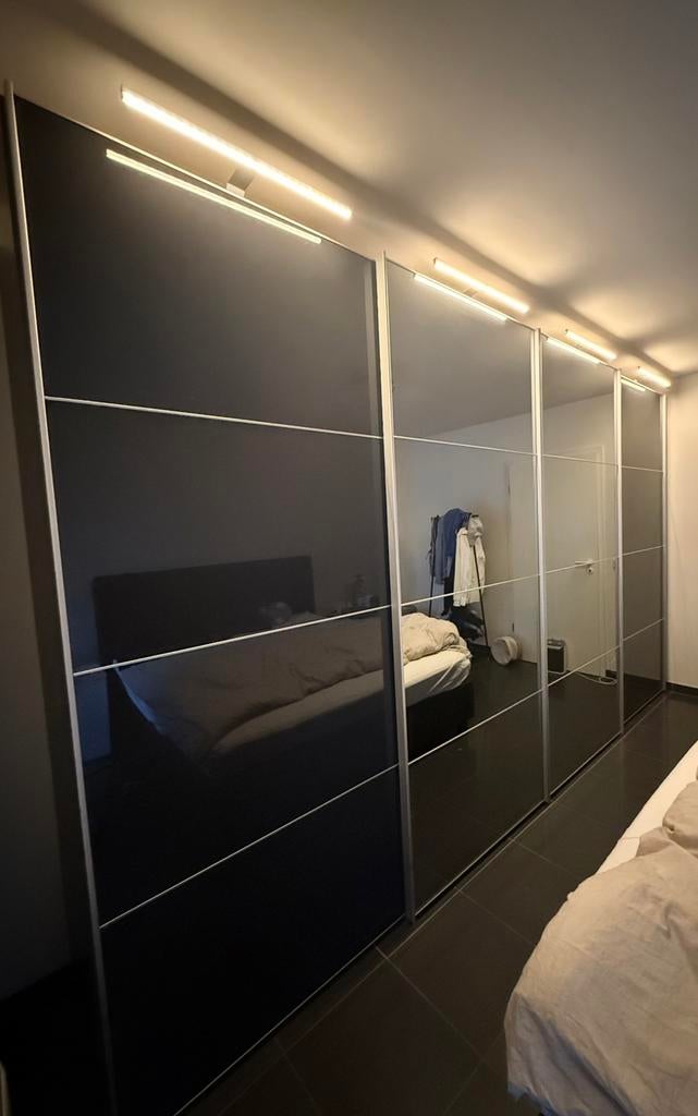 STAUD kledingkast met LED lampen, Huis en Inrichting, 200 cm of meer, Zo goed als nieuw, 200 cm of meer, Modern